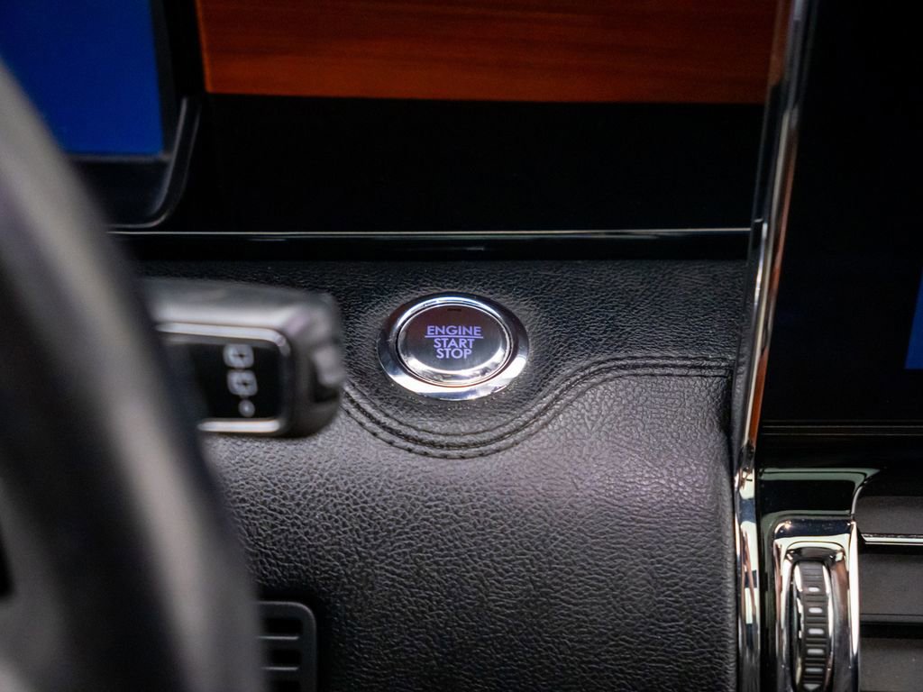 Used 2019 Lincoln Navigator Reserve AWD/4WD image 23