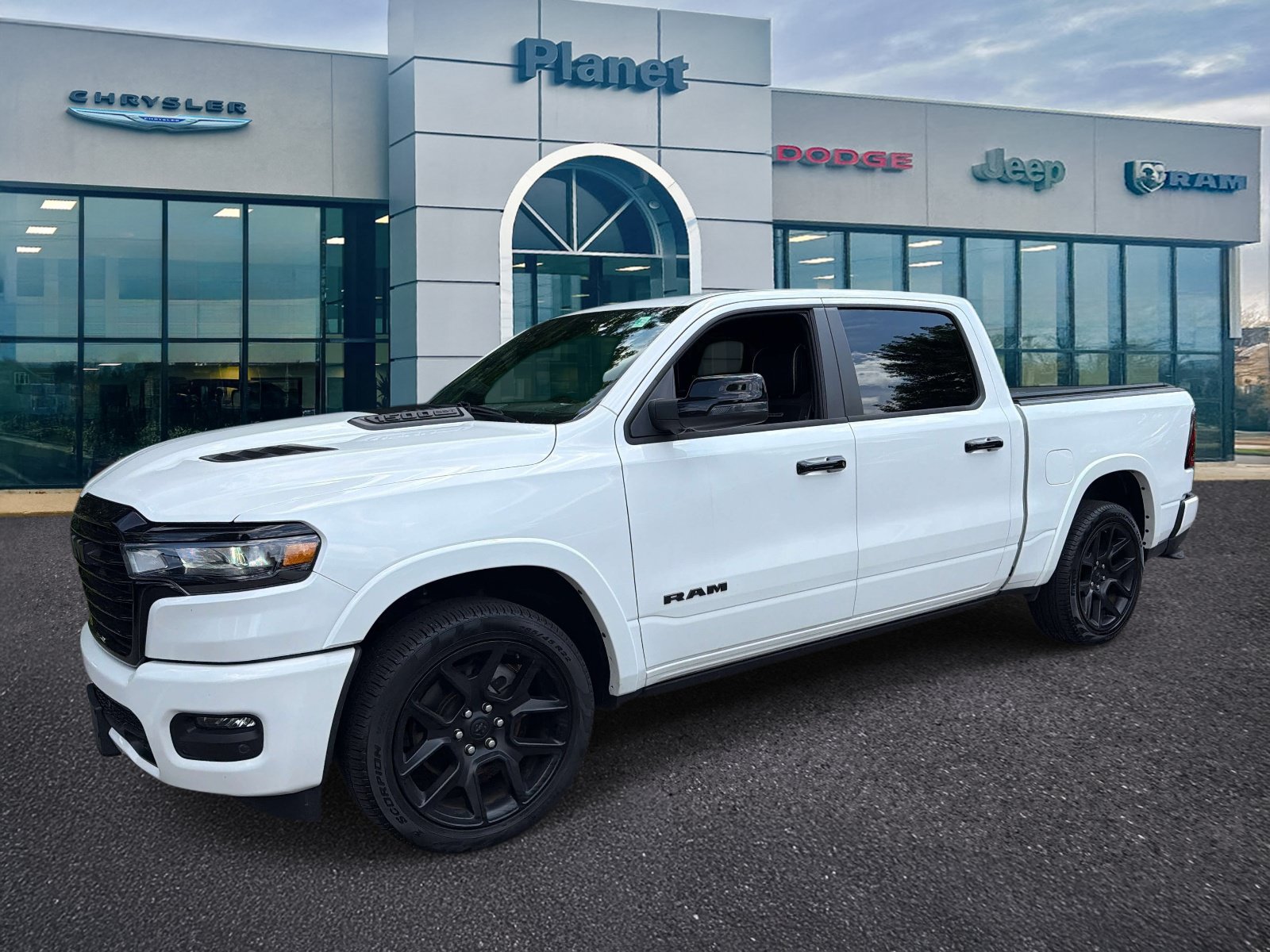 Used 2025 RAM 1500 Laramie w/ Night Edition AWD/4WD image 4