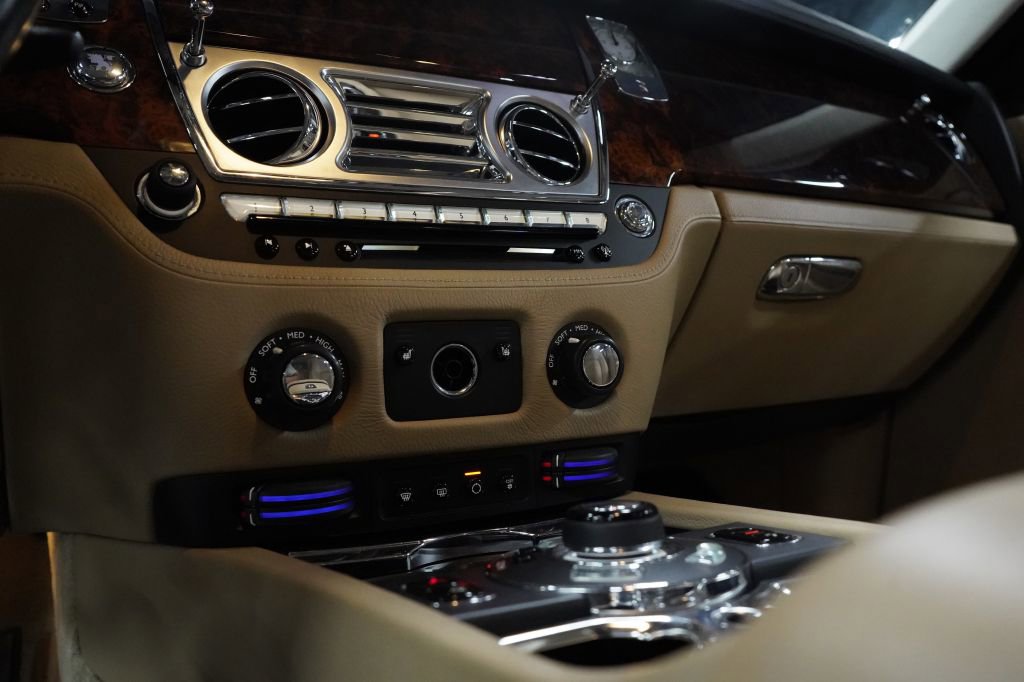 Used 2010 Rolls-Royce Ghost RWD image 16