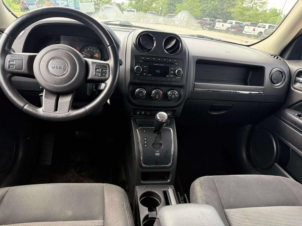 Used 2015 Jeep Patriot Latitude FWD image 3