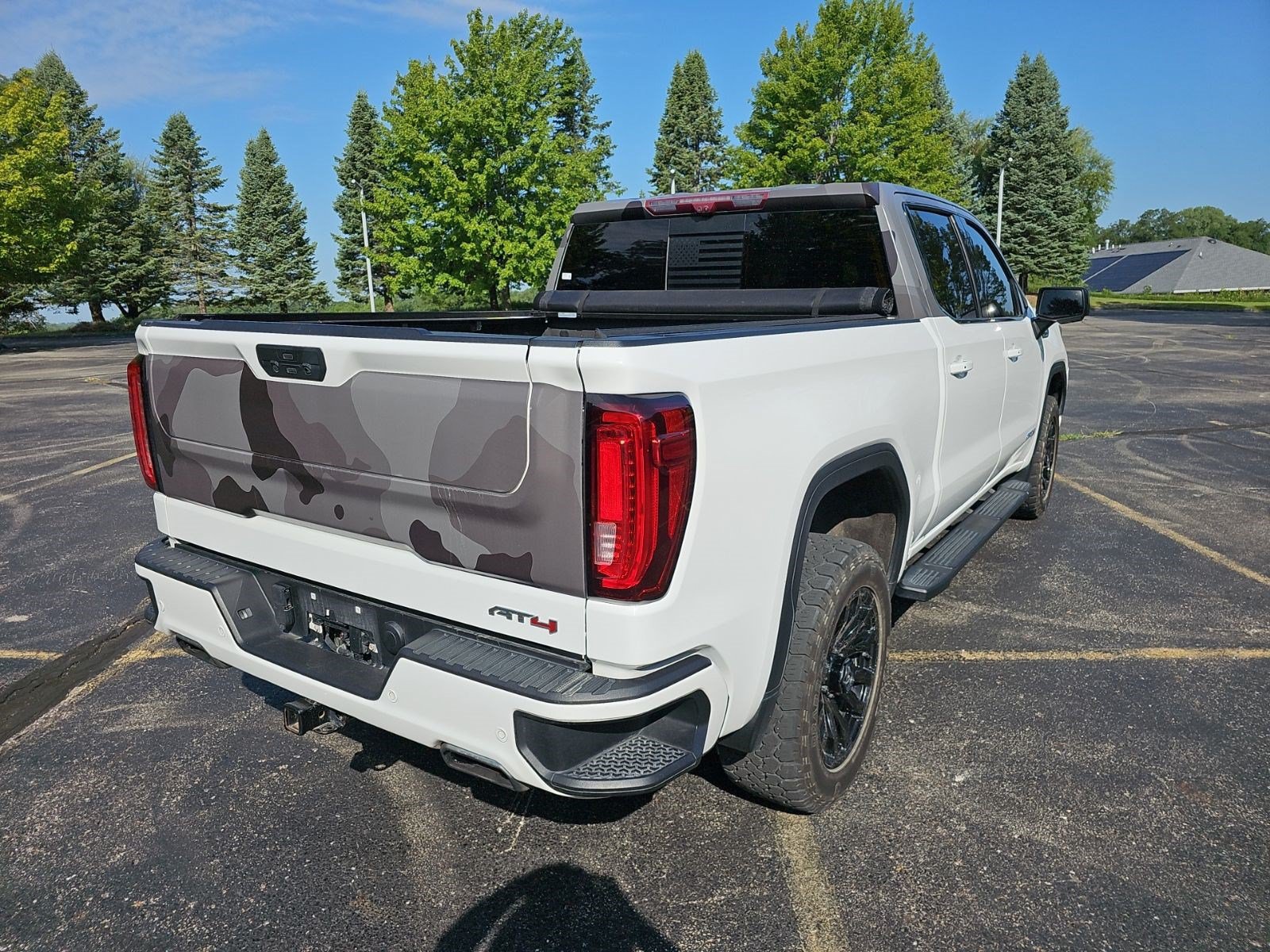 Used 2020 GMC Sierra 1500 AT4 w/ AT4 Premium Package AWD/4WD image 6