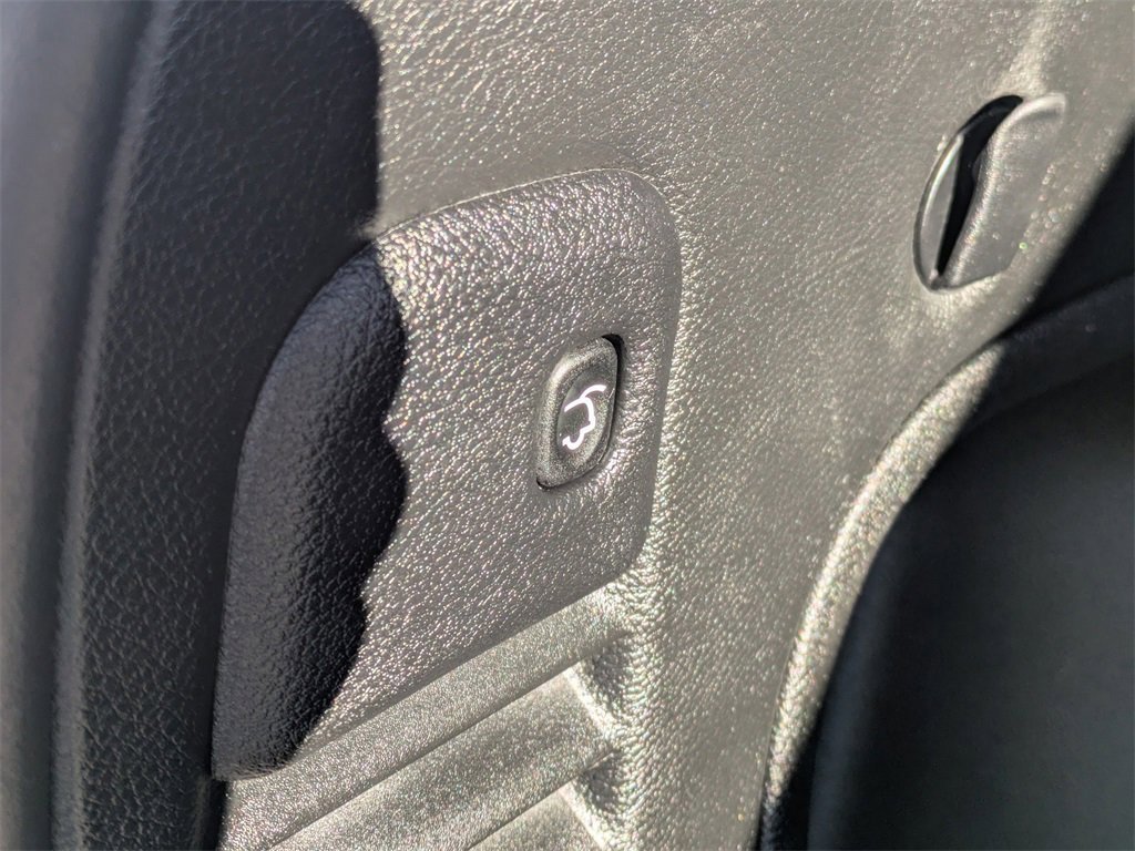 Used 2021 Jeep Grand Cherokee Laredo X image 12