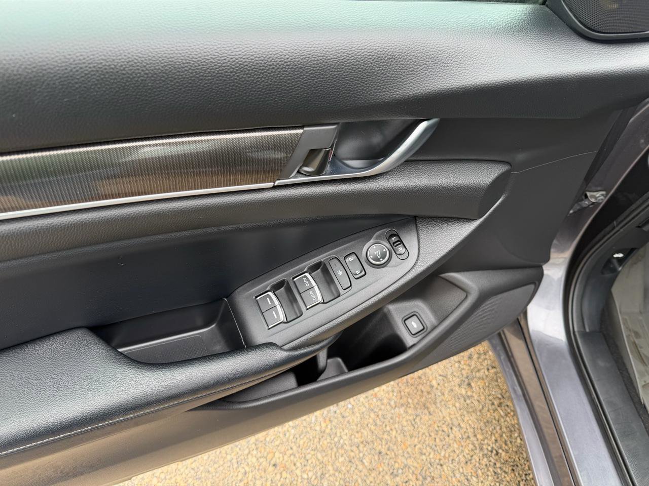 Used 2018 Honda Accord Sport image 9