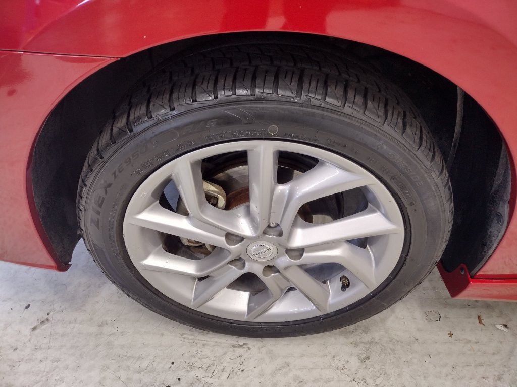 Used 2014 Nissan Sentra SR w/ Premium Package FWD image 5