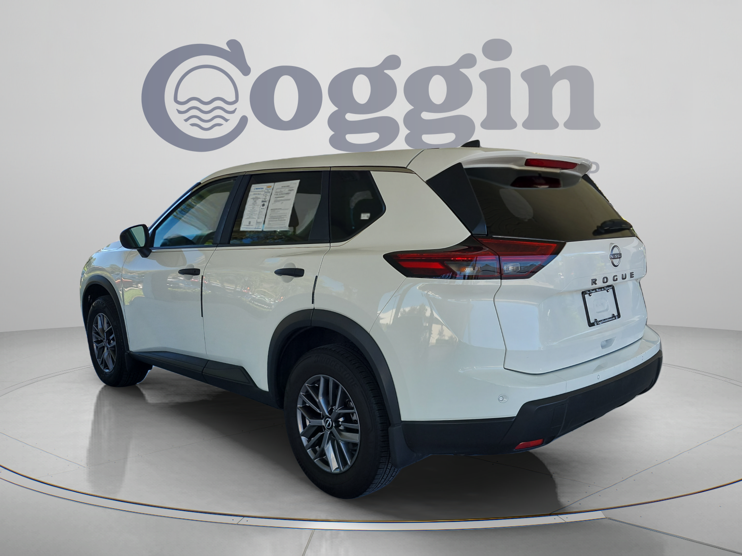 Used 2024 Nissan Rogue S FWD image 3