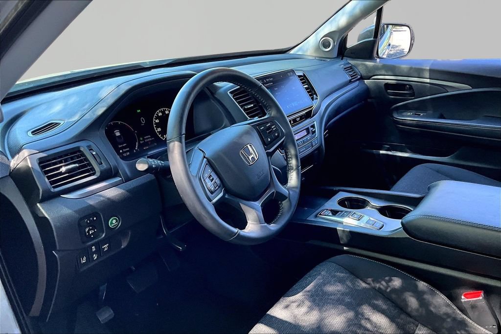 Used 2025 Honda Ridgeline Sport image 14