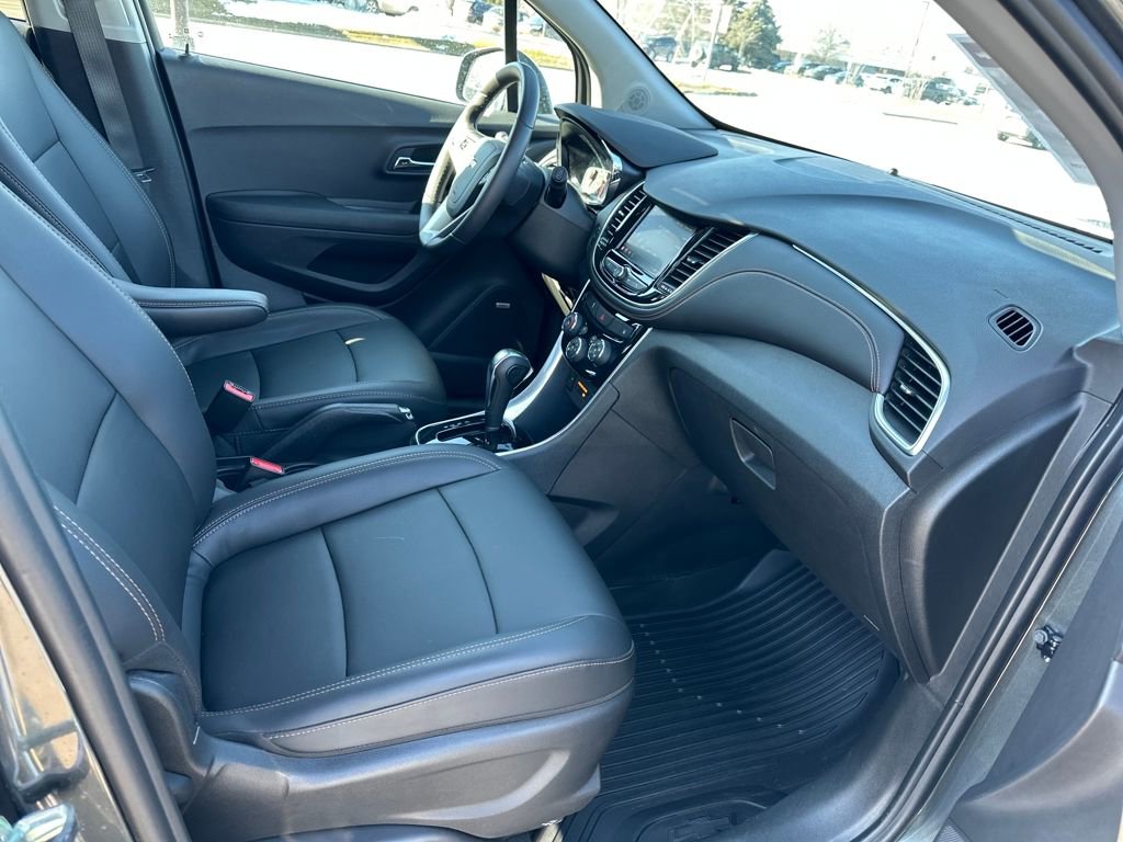 Used 2020 Chevrolet Trax Premier w/ LPO, Cargo Package image 27