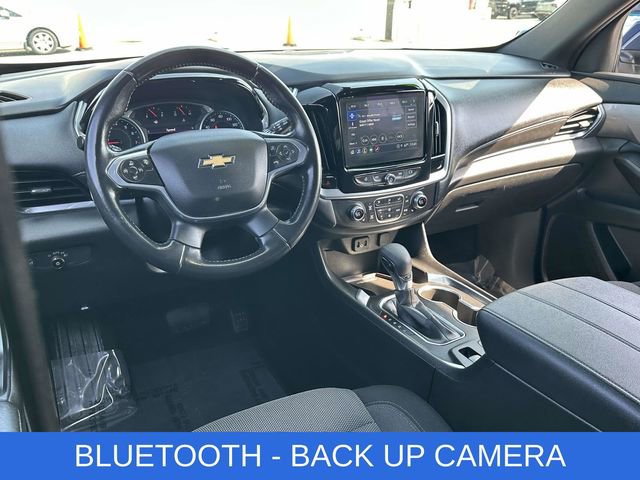 Used 2022 Chevrolet Traverse LT image 2