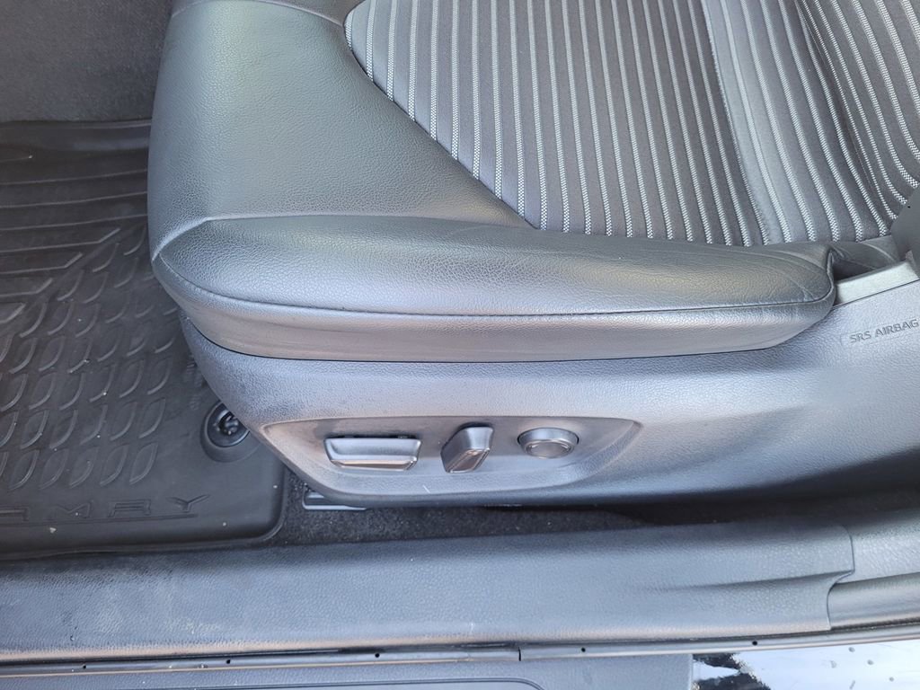 Used 2023 Toyota Camry SE w/ Convenience Package FWD image 27