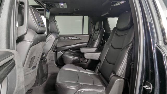 Used 2017 Cadillac Escalade ESV Platinum AWD/4WD image 13