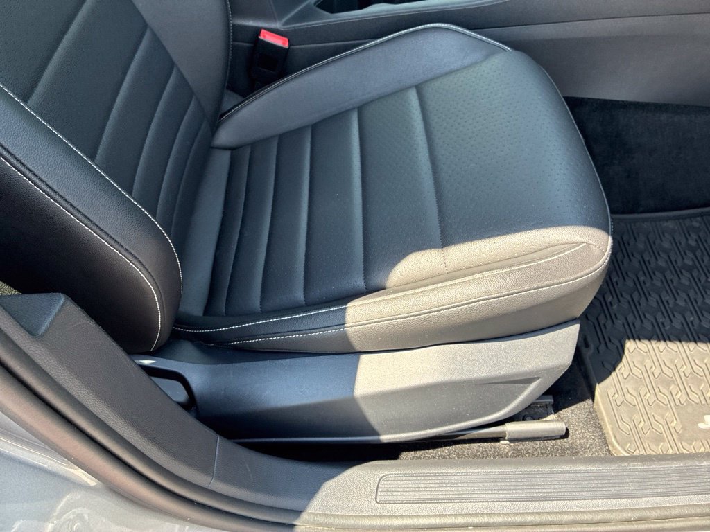 Used 2024 Volkswagen Jetta SE FWD image 36