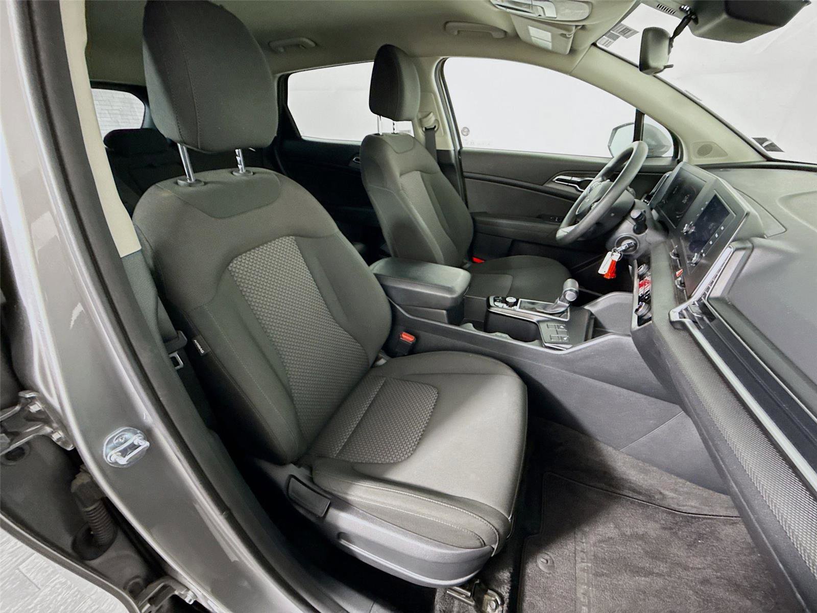 Used 2024 Kia Sportage LX image 20