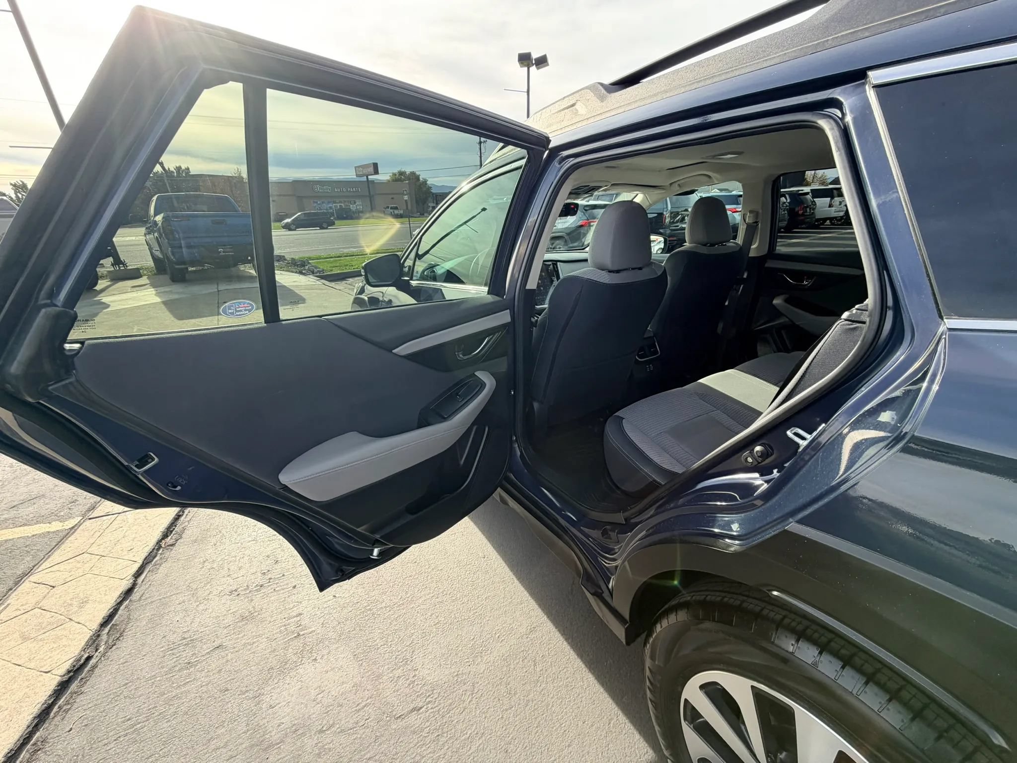 Used 2025 Subaru Outback Premium w/ Popular Package #1A AWD/4WD image 19