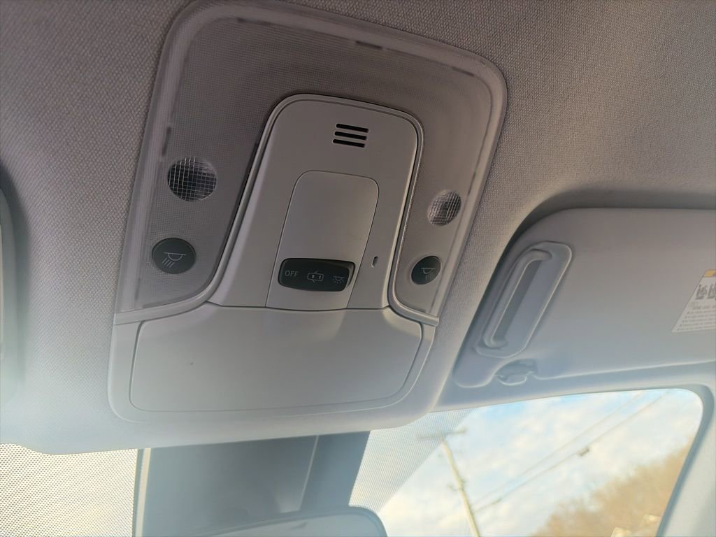 Used 2019 Toyota Prius L Eco image 22