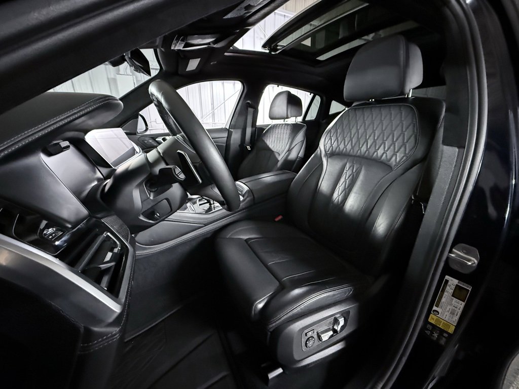 Used 2020 BMW X6 M50i w/ Executive Package image 18