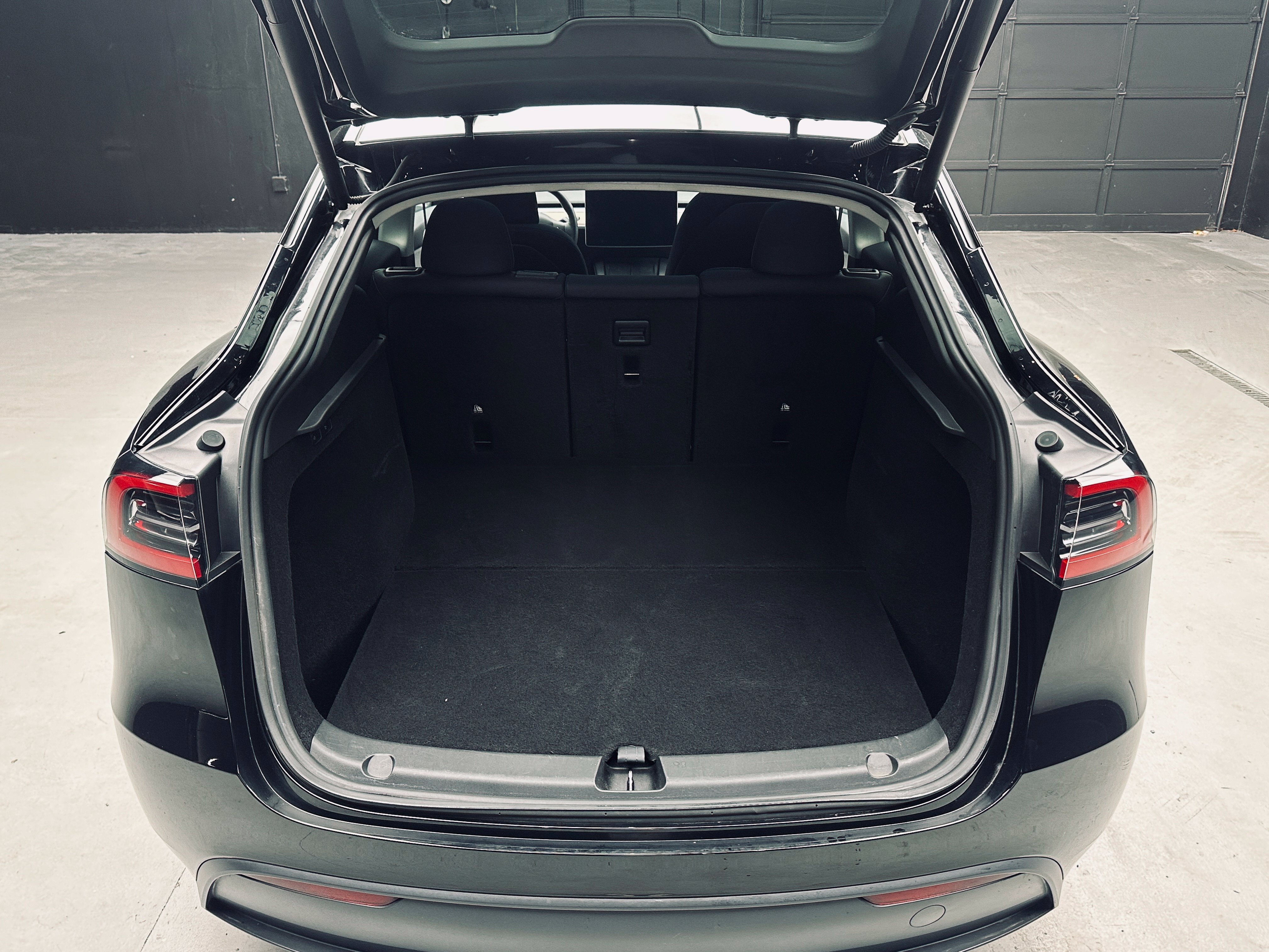 Used 2023 Tesla Model Y Long Range AWD/4WD image 38
