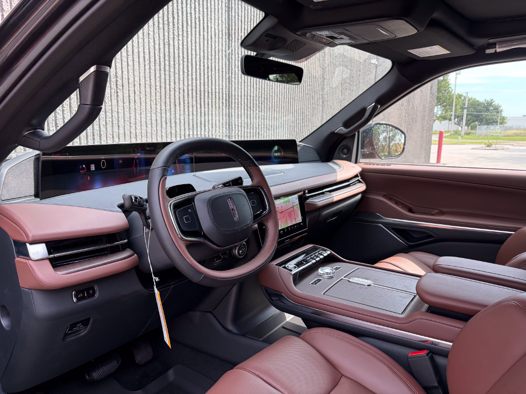 New 2027 Lincoln Navigator Reserve AWD/4WD image 11