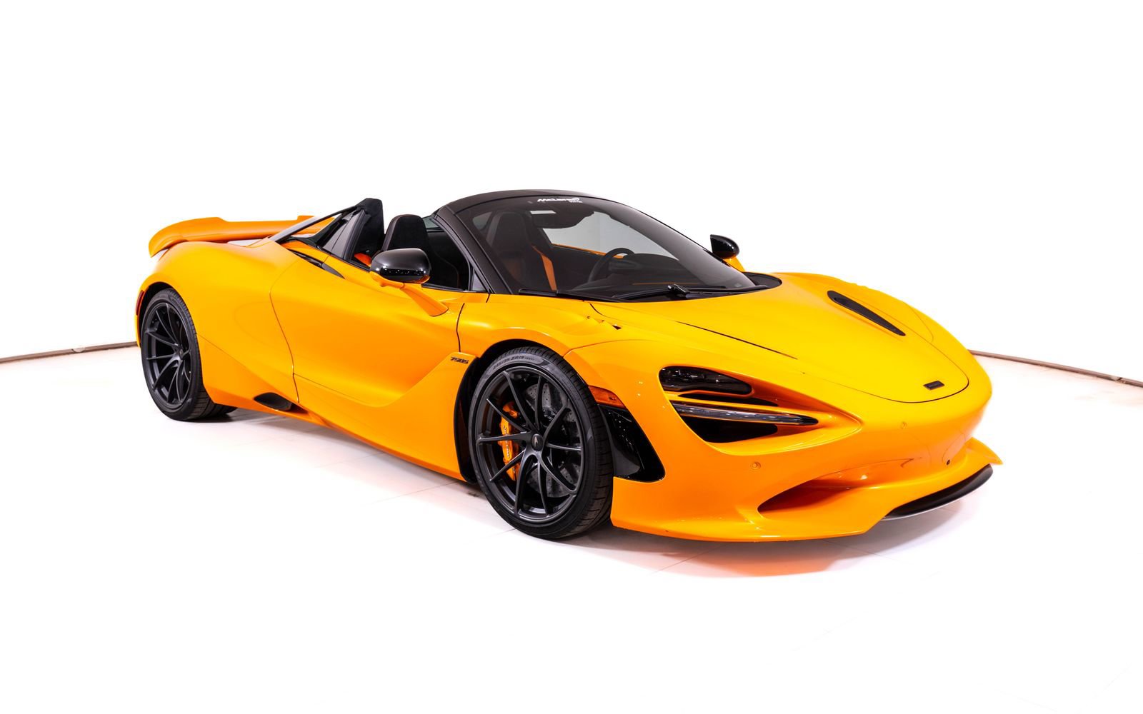 Used 2026 McLaren 750S Spider RWD image 9