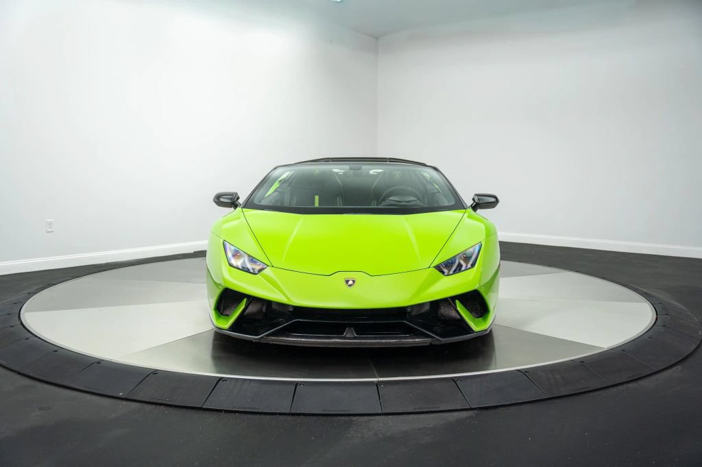 Used 2019 Lamborghini Huracan Performante AWD/4WD image 4