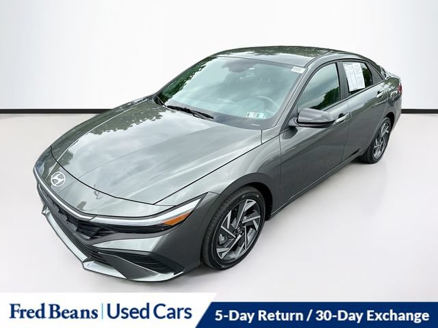 Used 2025 Hyundai Elantra SEL FWD image 3