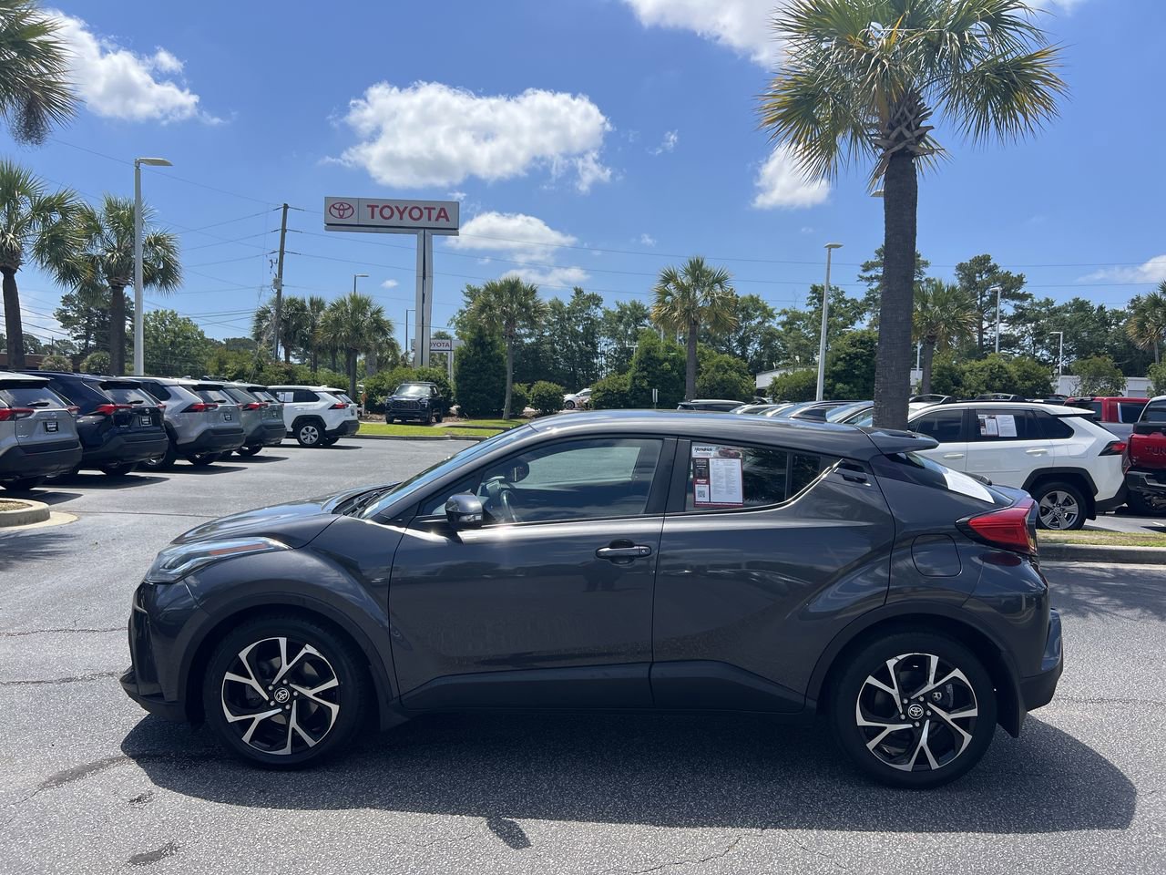 Used 2021 Toyota C-HR XLE FWD image 7