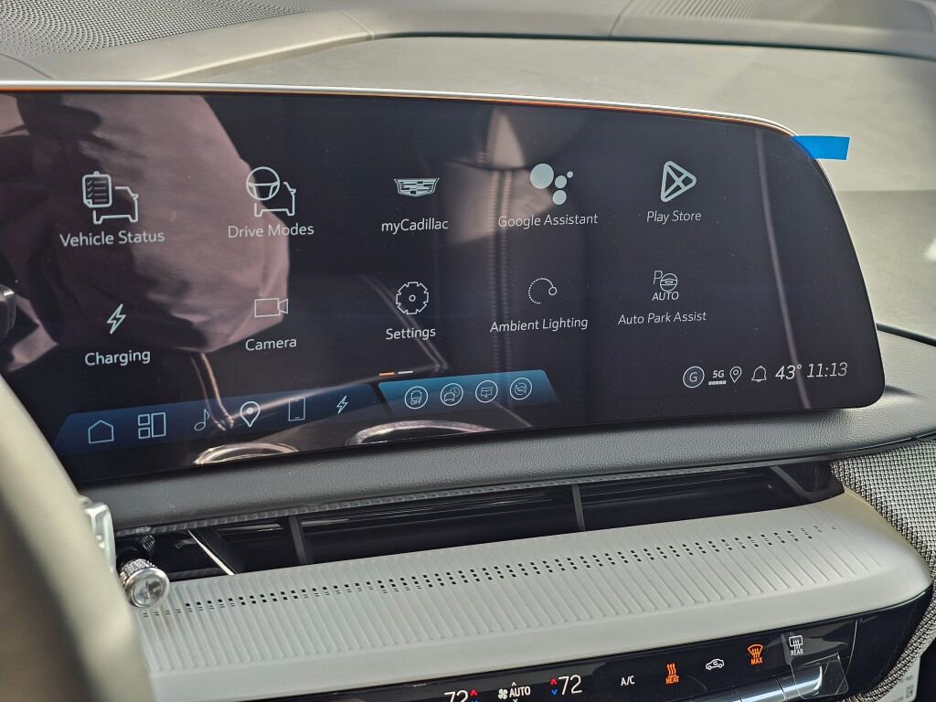 New 2026 Cadillac Optiq Luxury 2 image 32