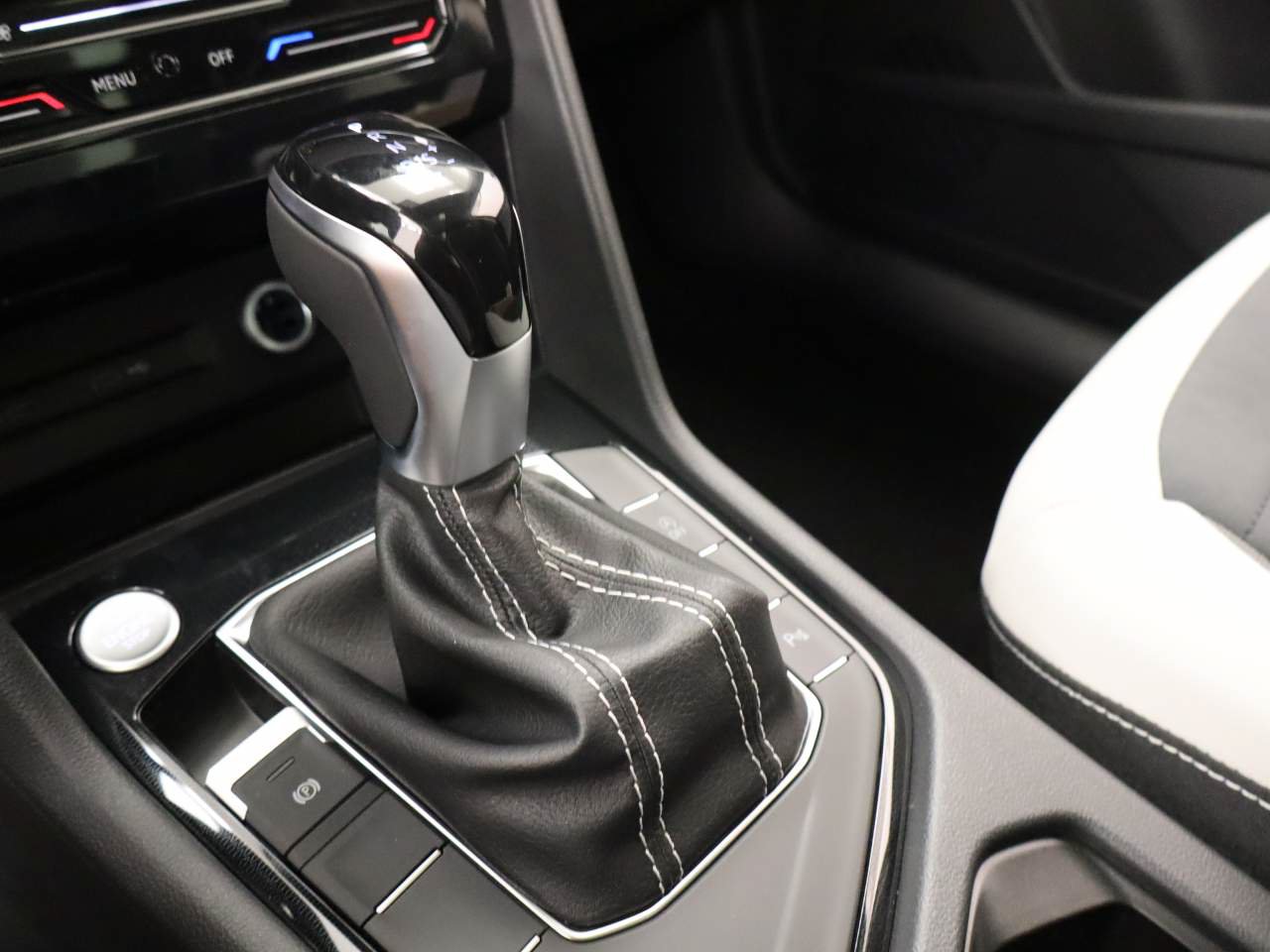 New 2026 Volkswagen Taos SE FWD image 8