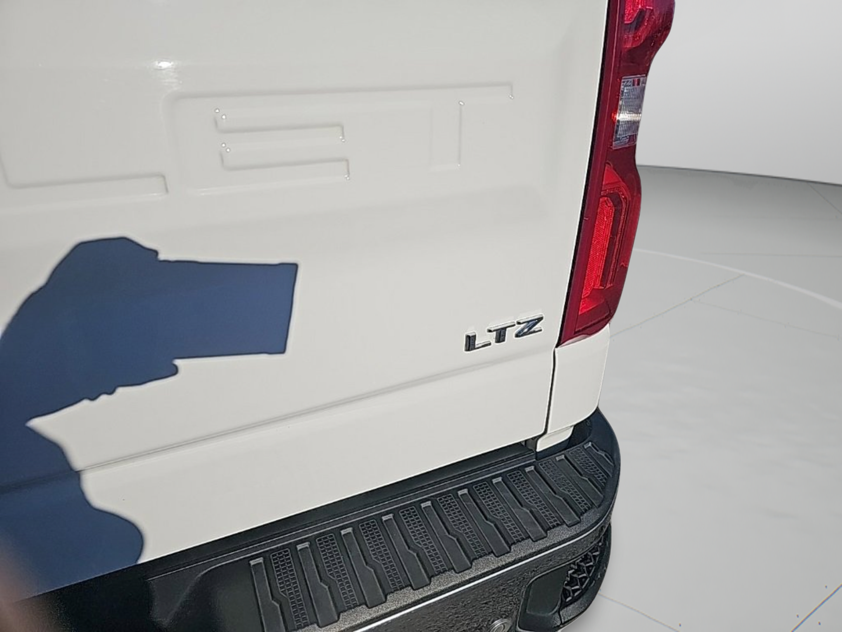 Used 2019 Chevrolet Silverado 1500 LTZ w/ LTZ Premium Package AWD/4WD image 36