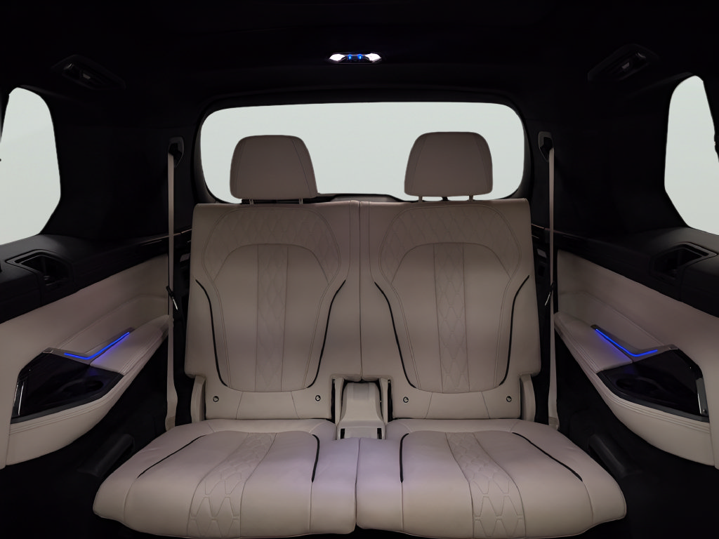 Used 2020 BMW X7 M50i w/ Dynamic Handling Package AWD/4WD image 16