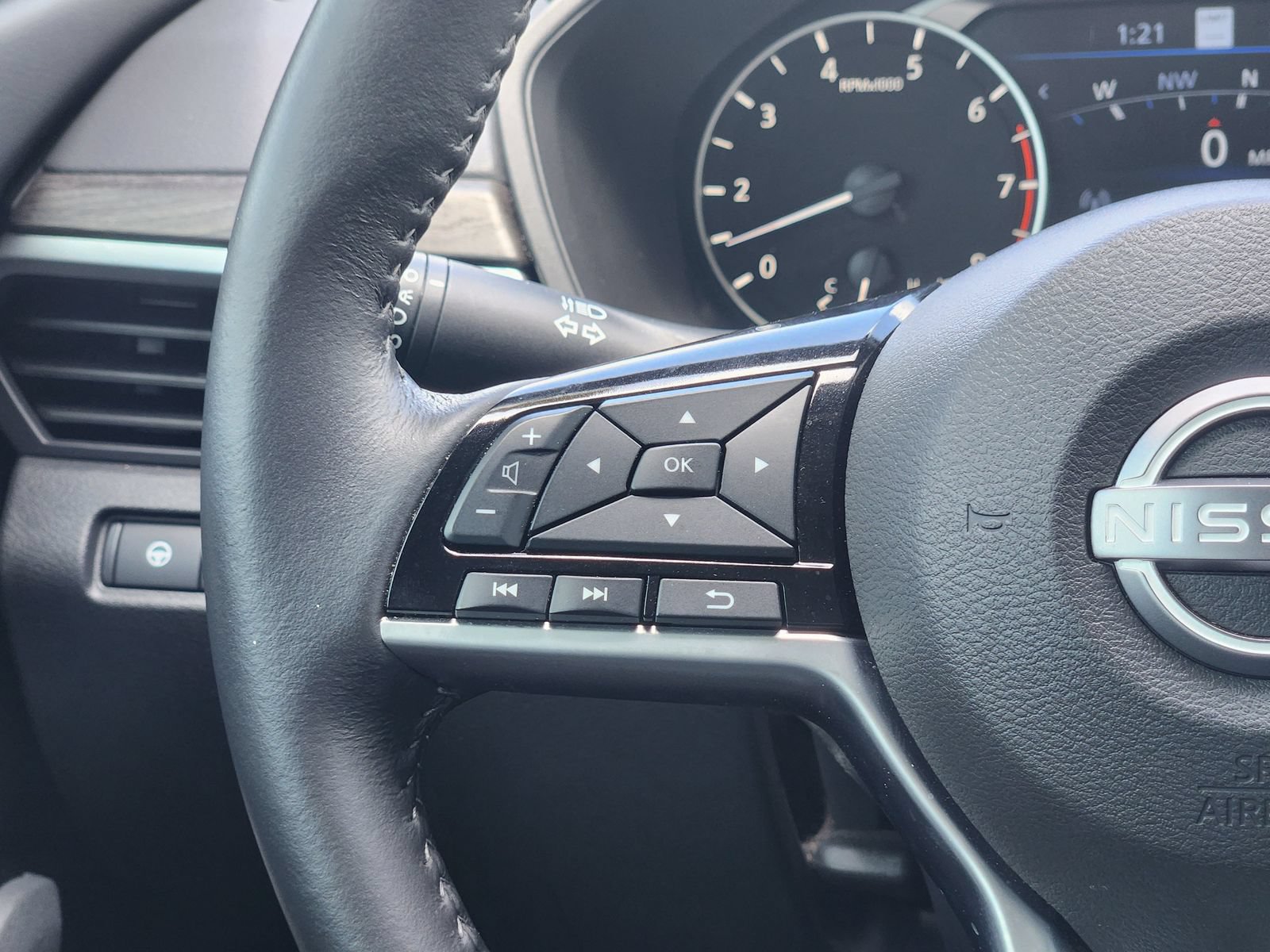 Certified 2025 Nissan Altima 2.5 SL FWD image 31
