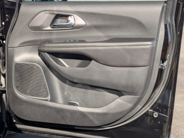 New 2026 Chrysler Pacifica Select w/ S Appearance Package FWD image 34