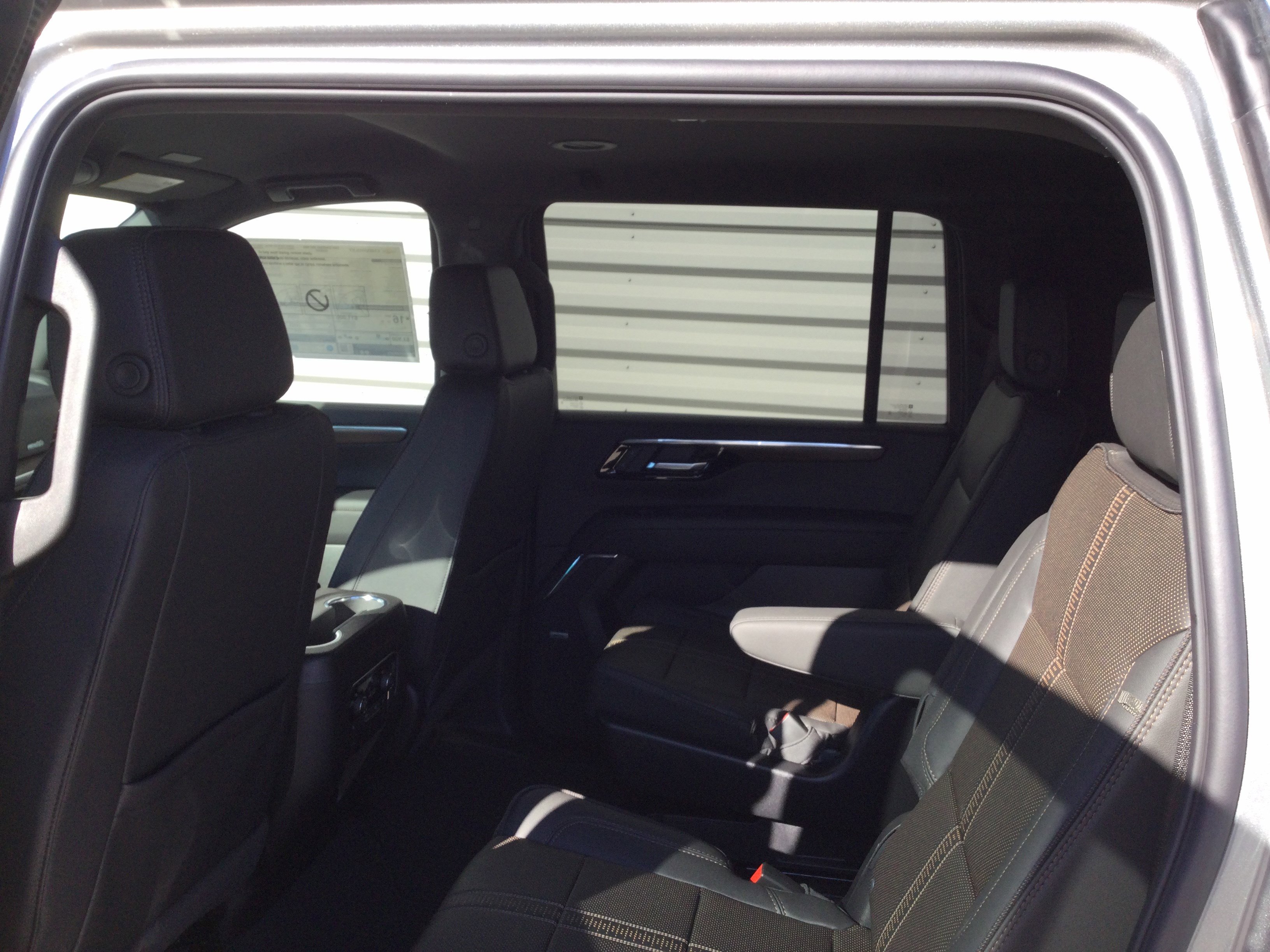 New 2026 Chevrolet Suburban High Country image 7