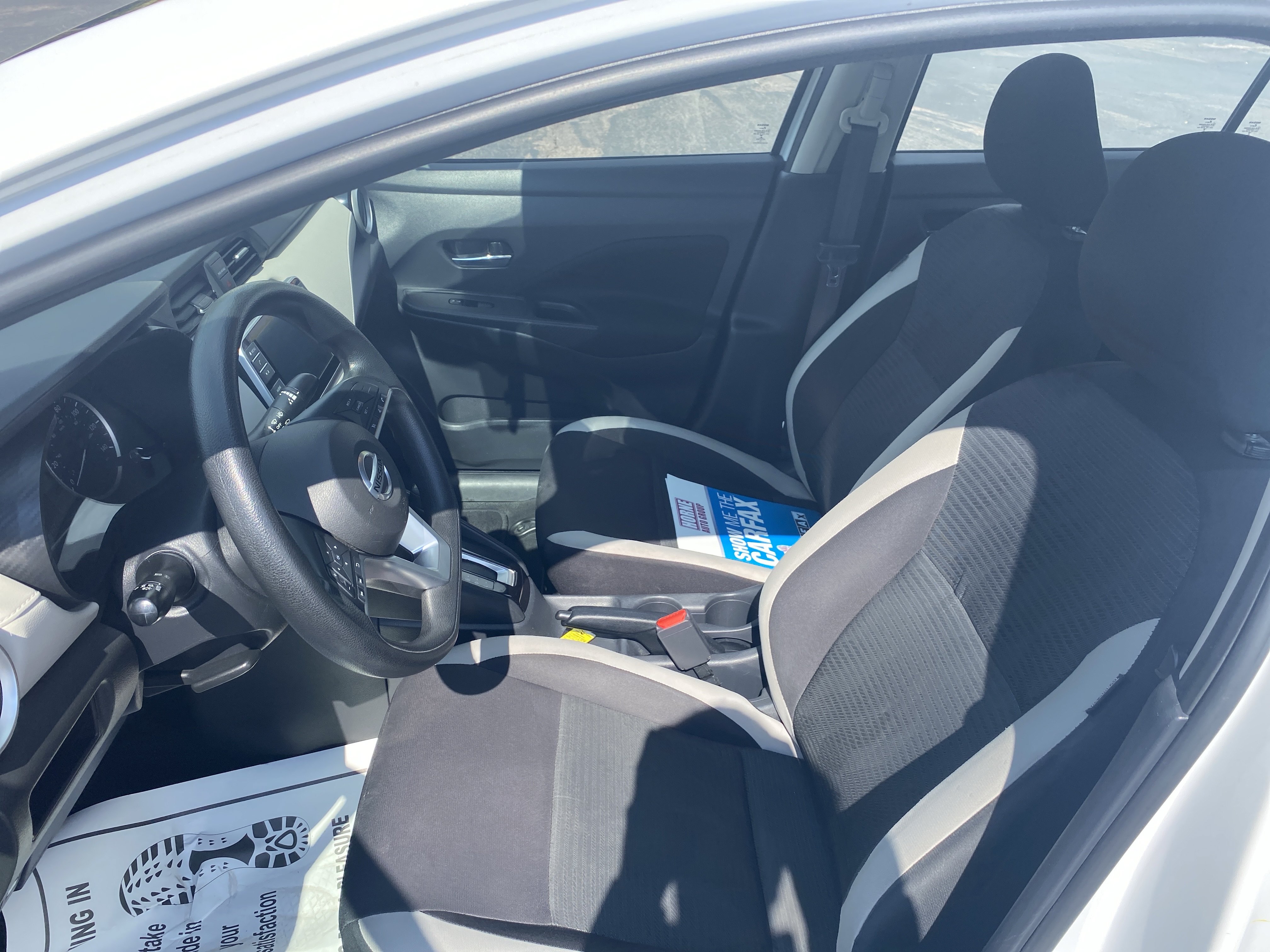 Used 2022 Nissan Versa SV FWD image 9