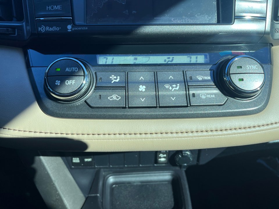 Used 2015 Toyota RAV4 XLE image 18