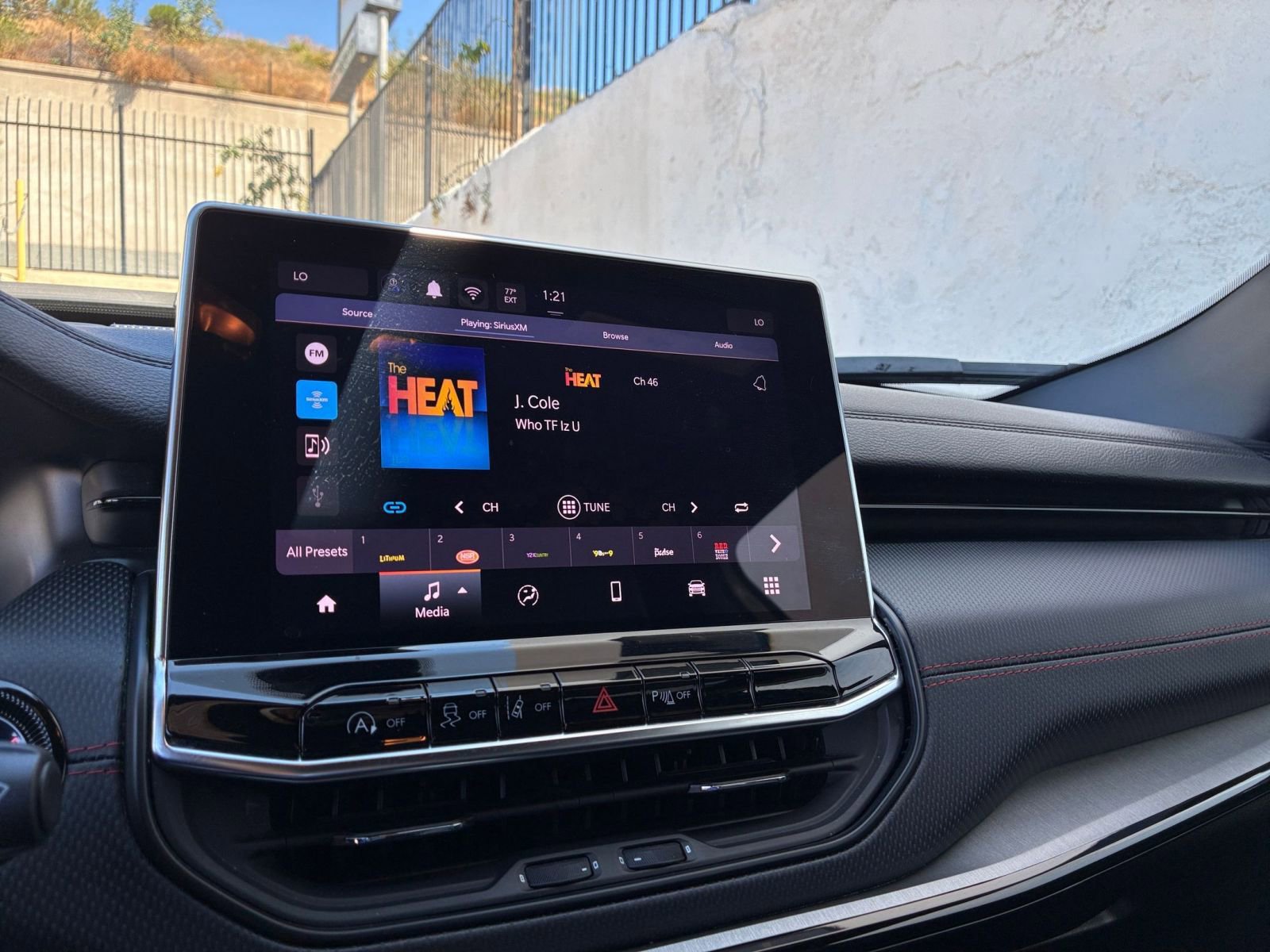 Used 2025 Jeep Compass Trailhawk image 20