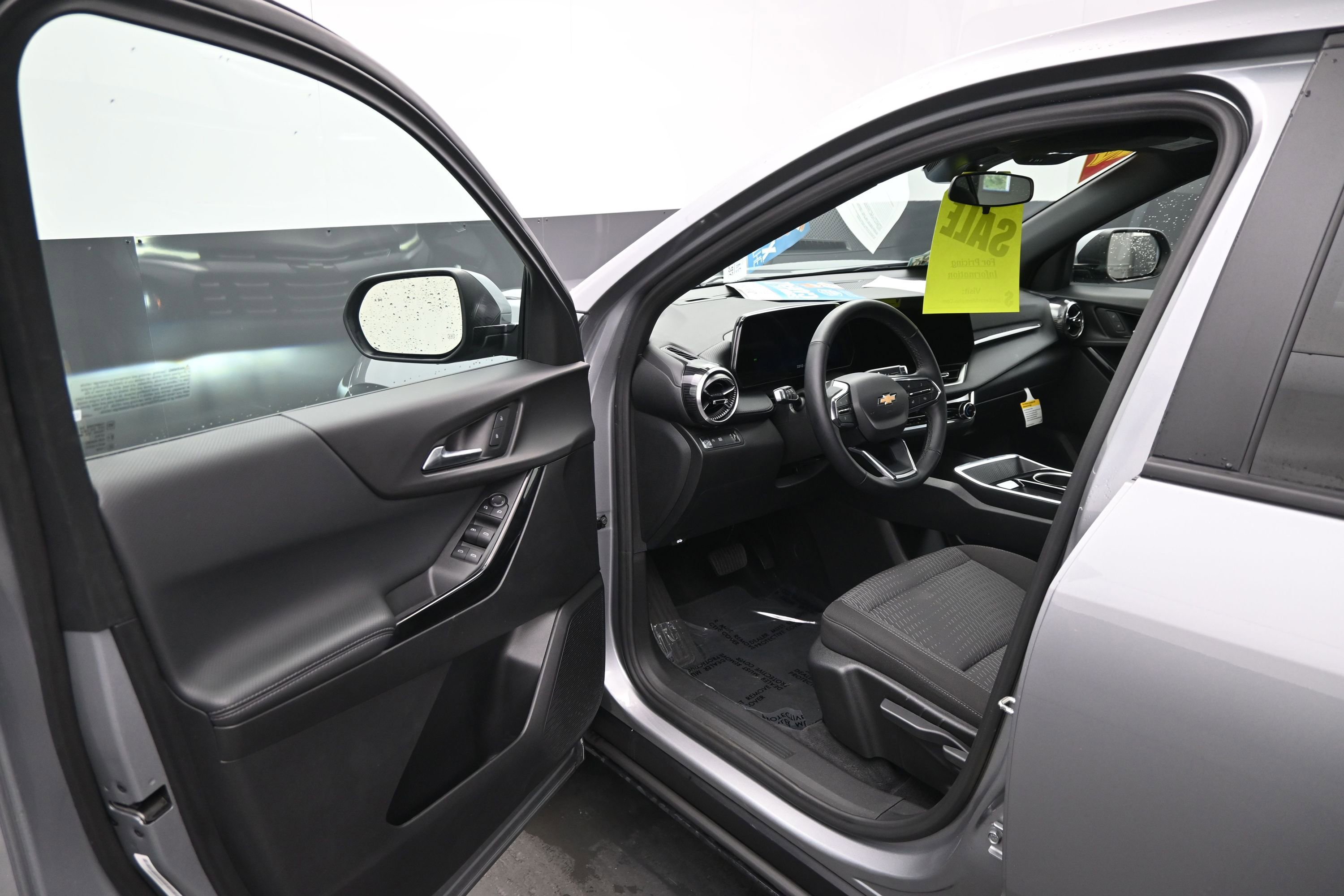 Used 2025 Chevrolet Equinox LT FWD image 16