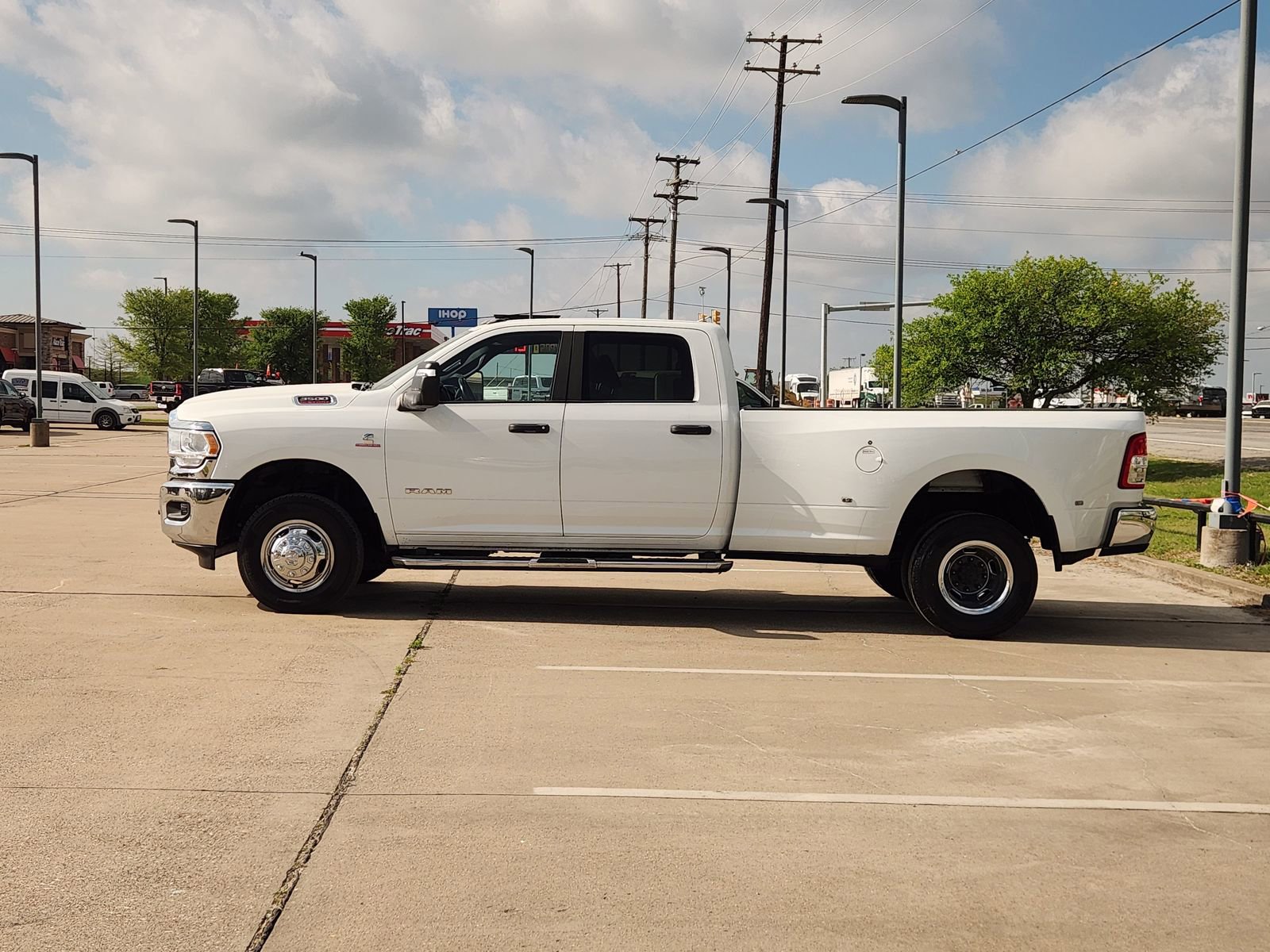 Used 2024 RAM 3500 Big Horn image 3