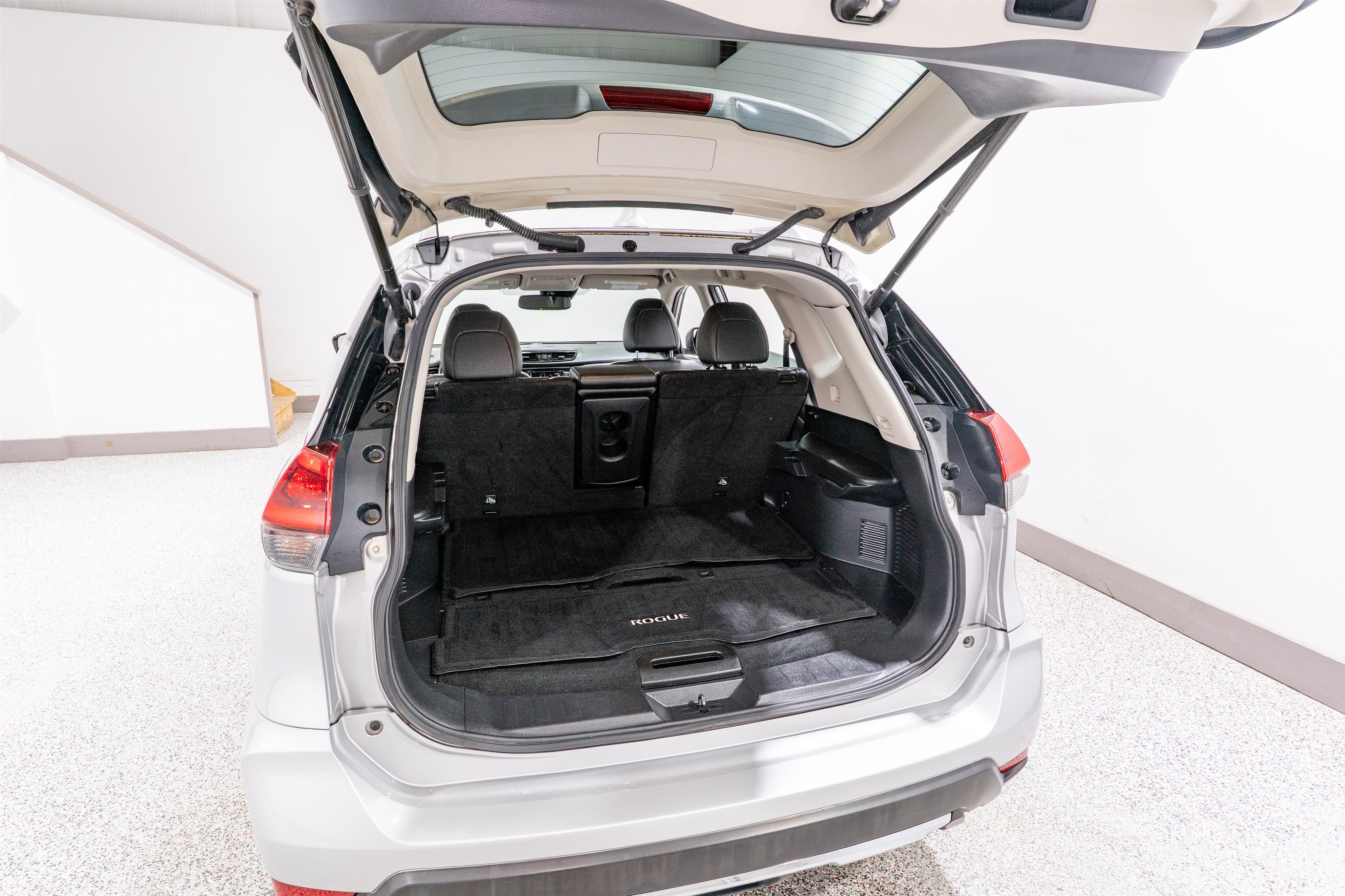 Used 2018 Nissan Rogue SL FWD image 32