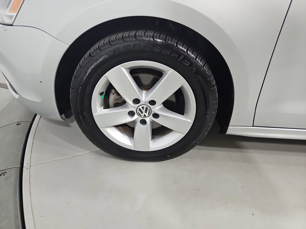Used 2012 Volkswagen Jetta TDI FWD image 25
