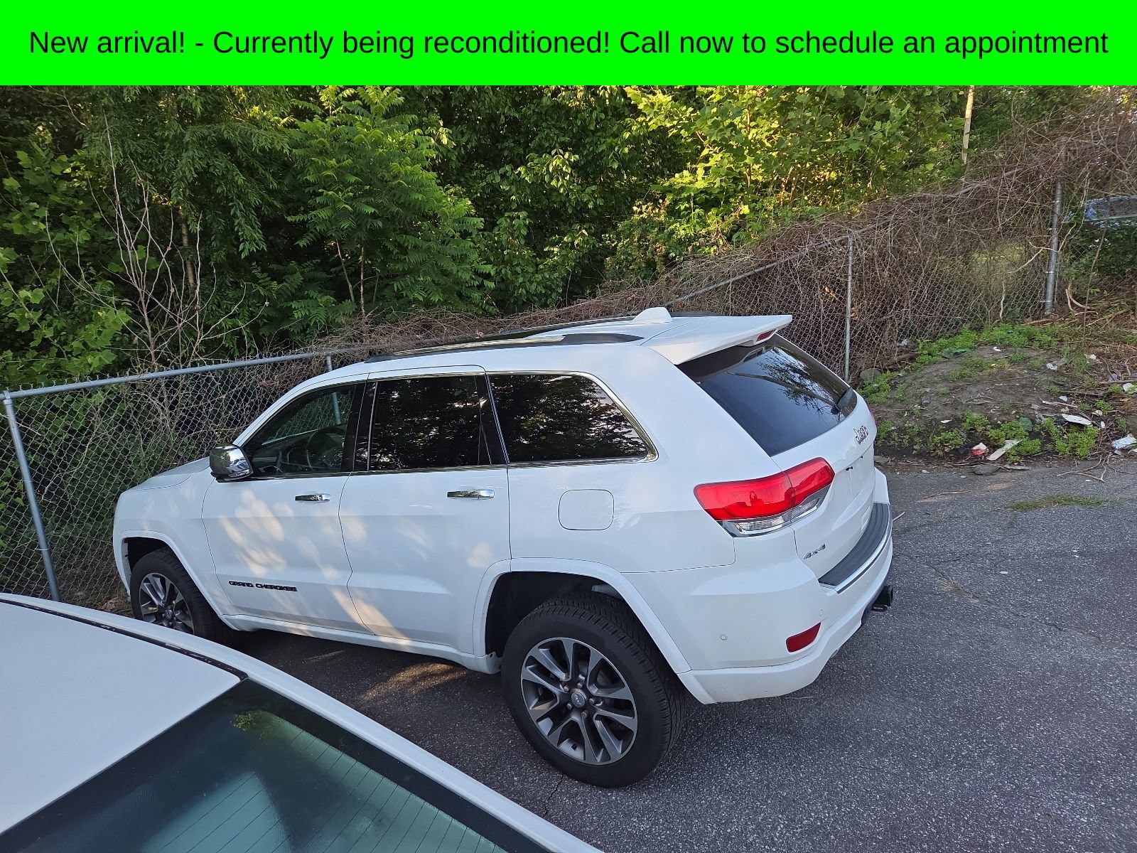 Used 2018 Jeep Grand Cherokee Overland AWD/4WD image 3