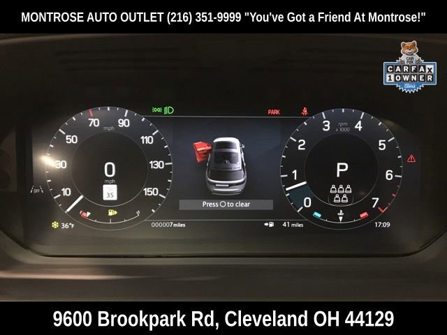 Used 2024 Land Rover Discovery Metropolitan Edition image 17