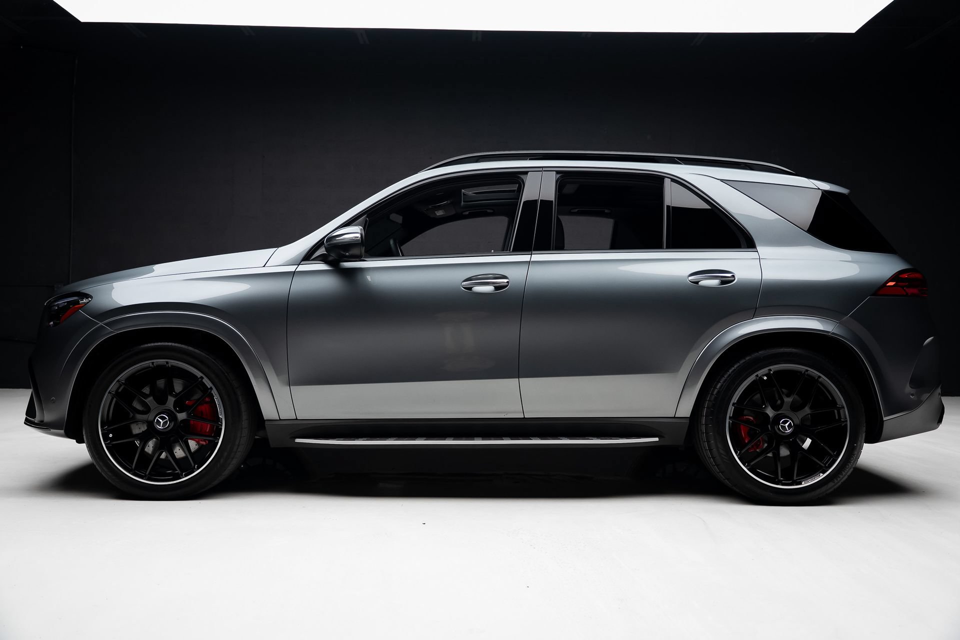 Used 2025 Mercedes-Benz GLE 53 AMG 4MATIC w/ Driver Assistance Package image 19