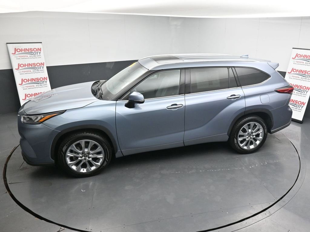 Used 2020 Toyota Highlander XLE FWD image 27