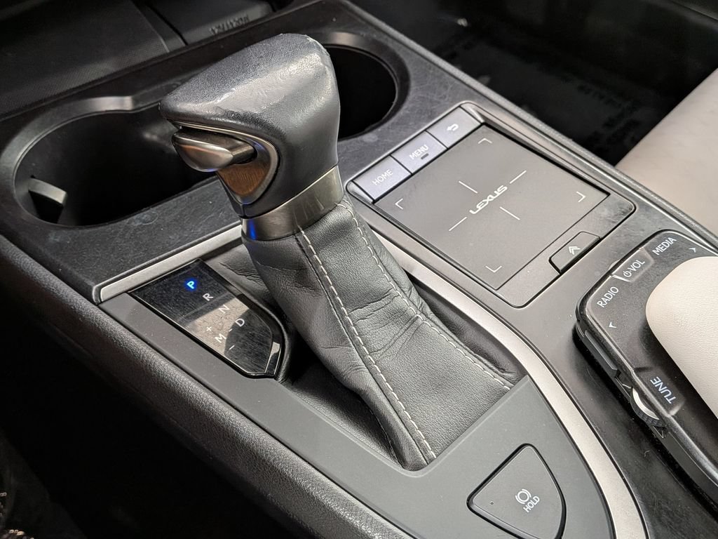 Used 2019 Lexus UX 200 w/ Accessory Package FWD image 26