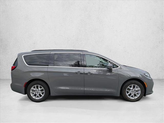 Used 2022 Chrysler Pacifica Touring-L image 4