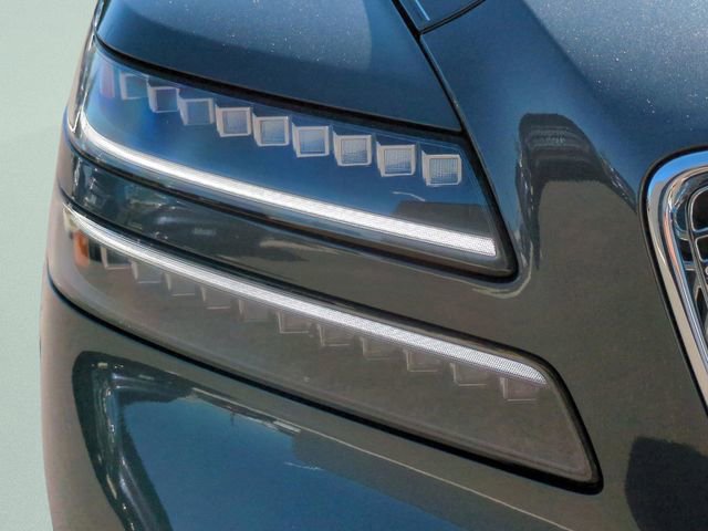 Certified 2025 Genesis GV80 2.5T Standard AWD/4WD image 9