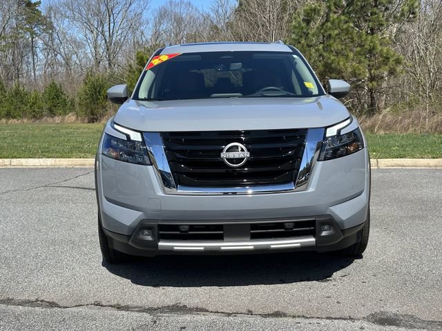 Certified 2025 Nissan Pathfinder Platinum w/ Lighting Package (N92) image 2