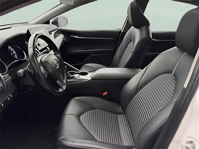 Used 2023 Toyota Camry SE image 12