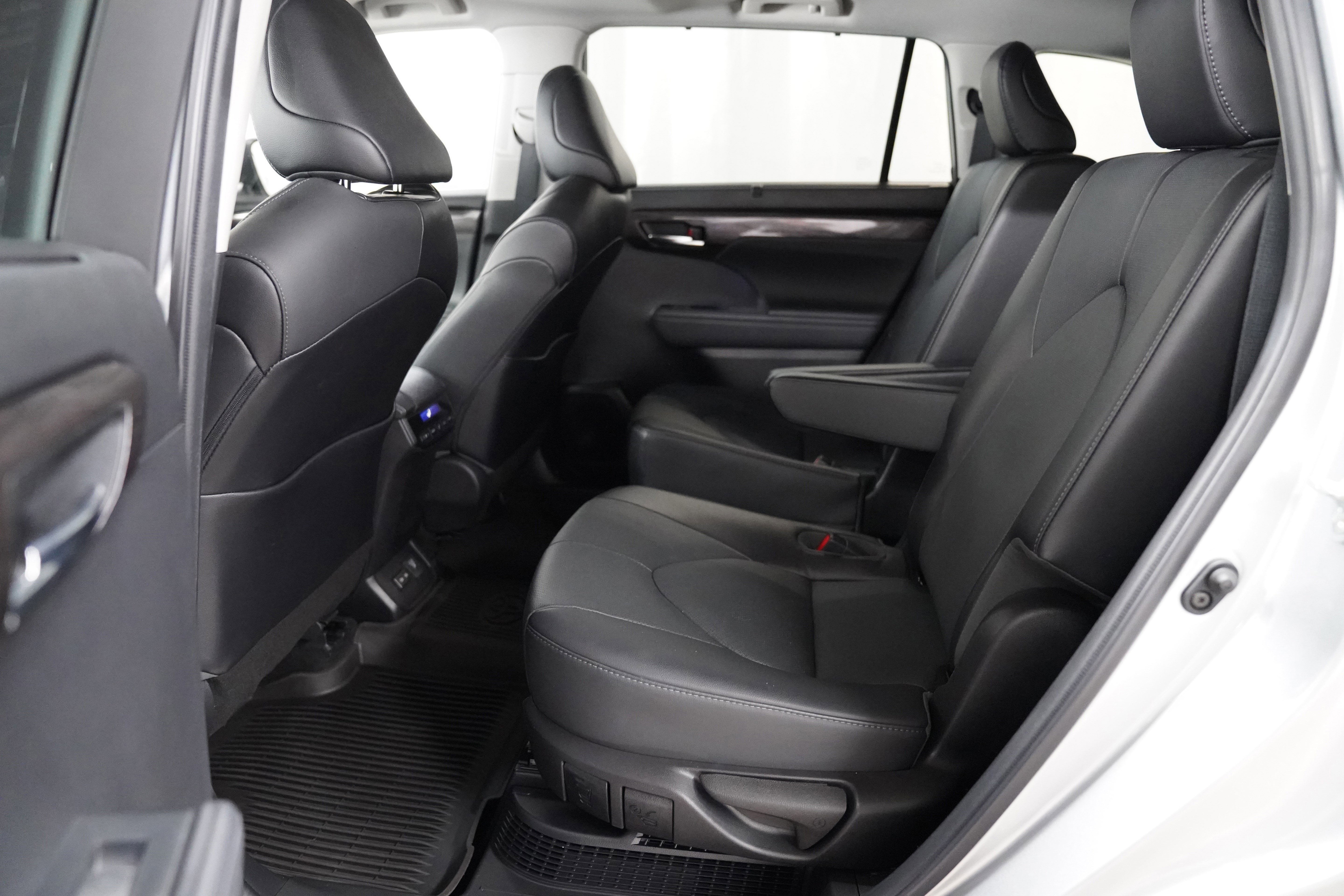 Used 2022 Toyota Highlander Limited AWD/4WD image 5