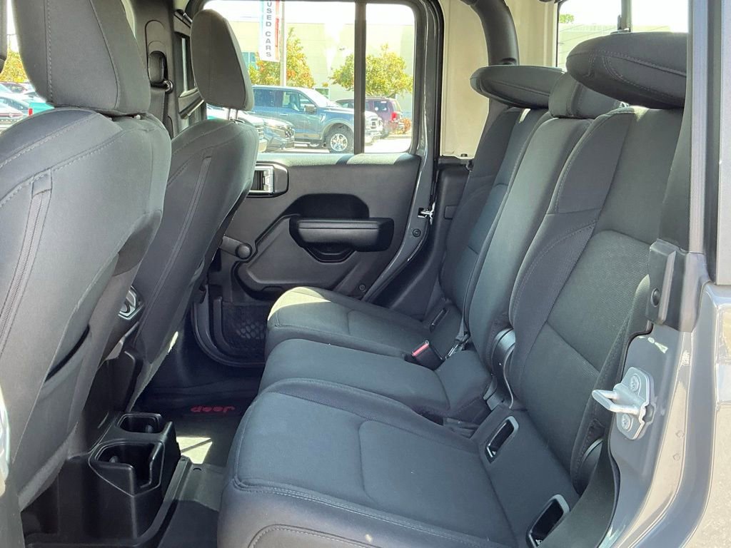 Used 2020 Jeep Gladiator Sport w/ Trailer Tow Package image 18